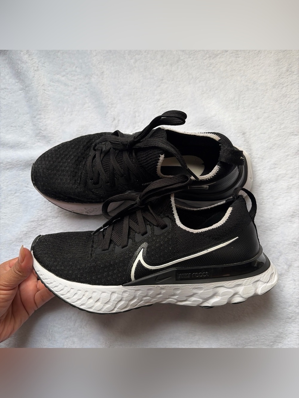 Nike React Infinity Run Flyknit Women's Size 7 Black White Running Shoes